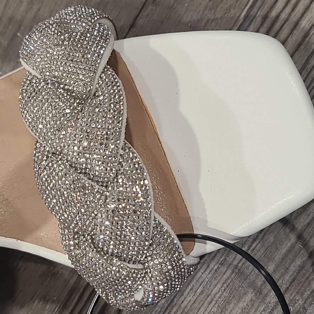 Yellow Box Ceala White and Silver Heeled Sandals Sizr 9.5 - Picture 3 of 4